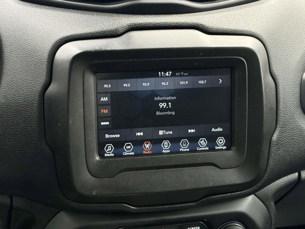 Used 2020 Jeep Renegade Latitude w/ Cold Weather Group image 18