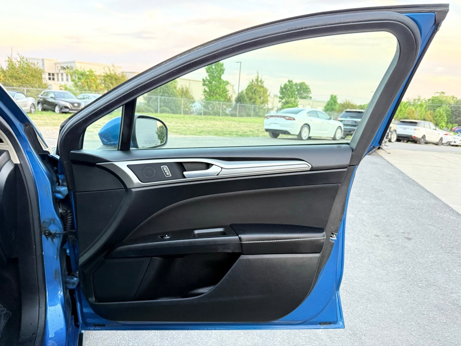 Used 2020 Ford Fusion SE FWD image 21