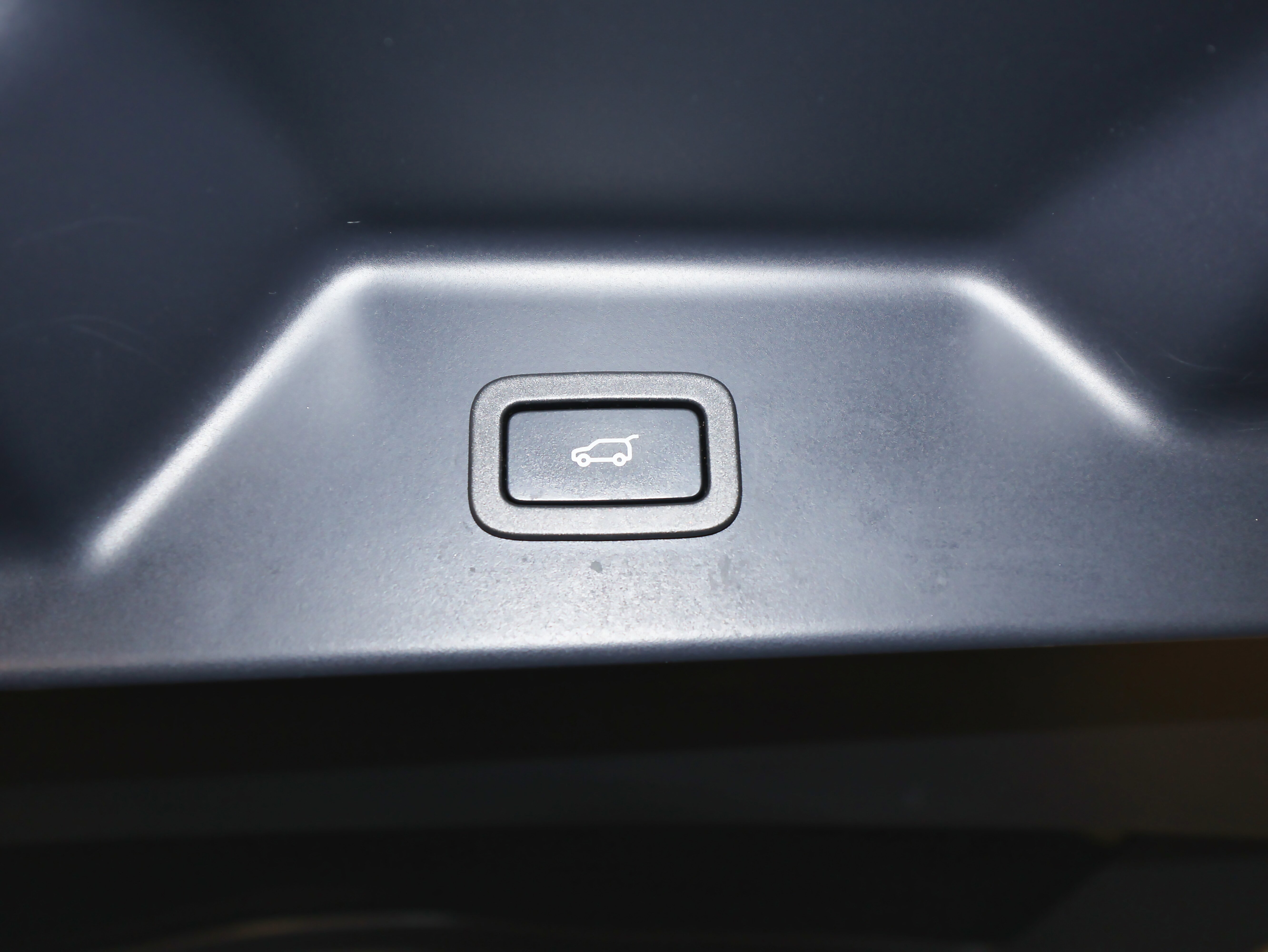 Used 2020 Land Rover Range Rover HSE image 12