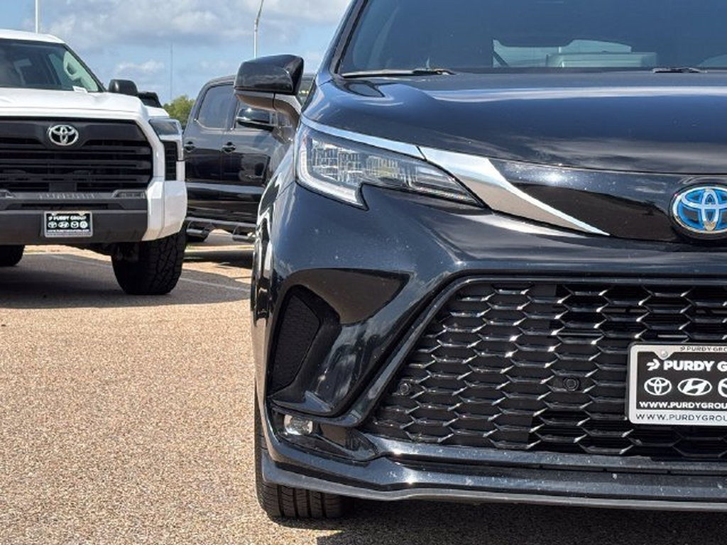 Certified 2024 Toyota Sienna XSE FWD image 4