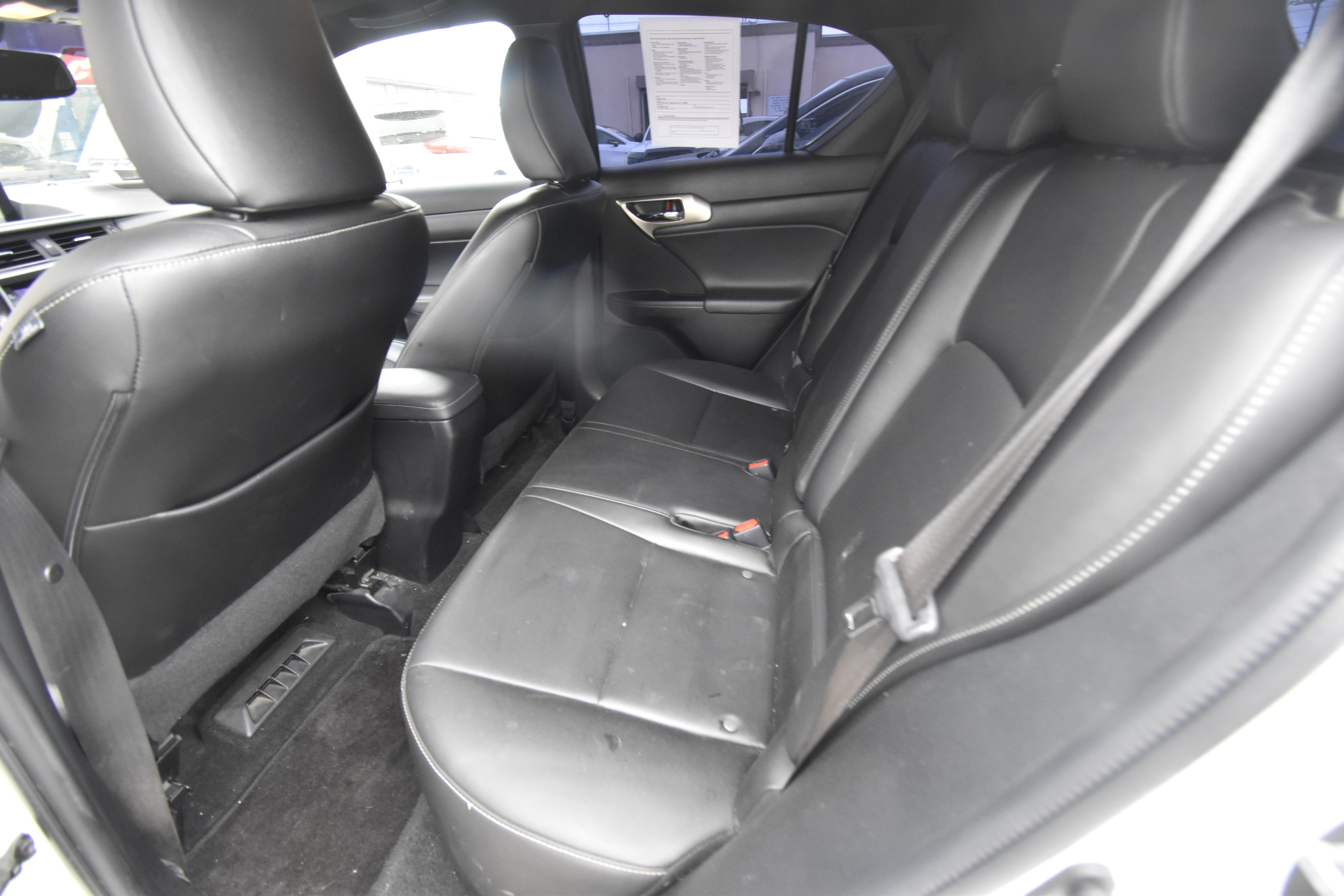 Used 2017 Lexus CT 200h w/ Navigation System Package FWD image 9