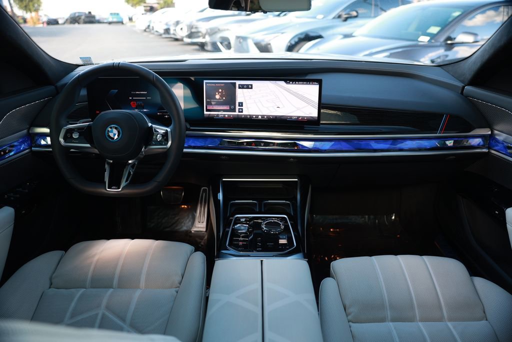 Used 2025 BMW i7 xDrive60 w/ Executive Package image 27
