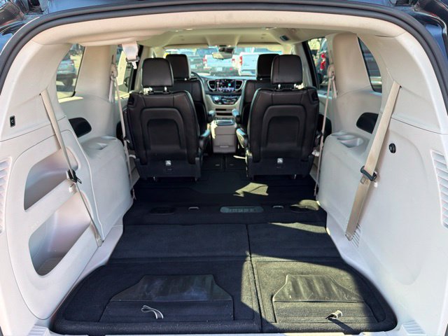 Used 2024 Chrysler Pacifica Touring-L FWD image 34