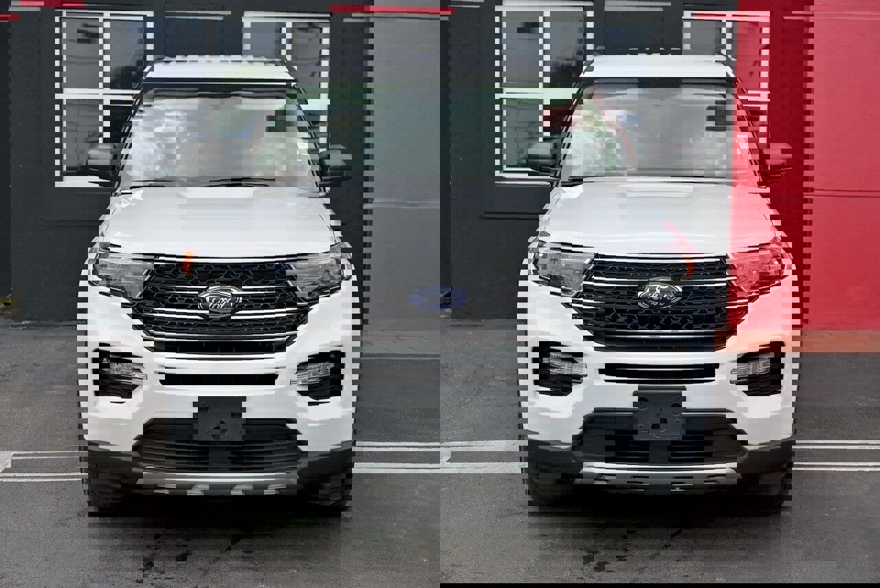 Used 2023 Ford Explorer XLT w/ Equipment Group 202A image 2