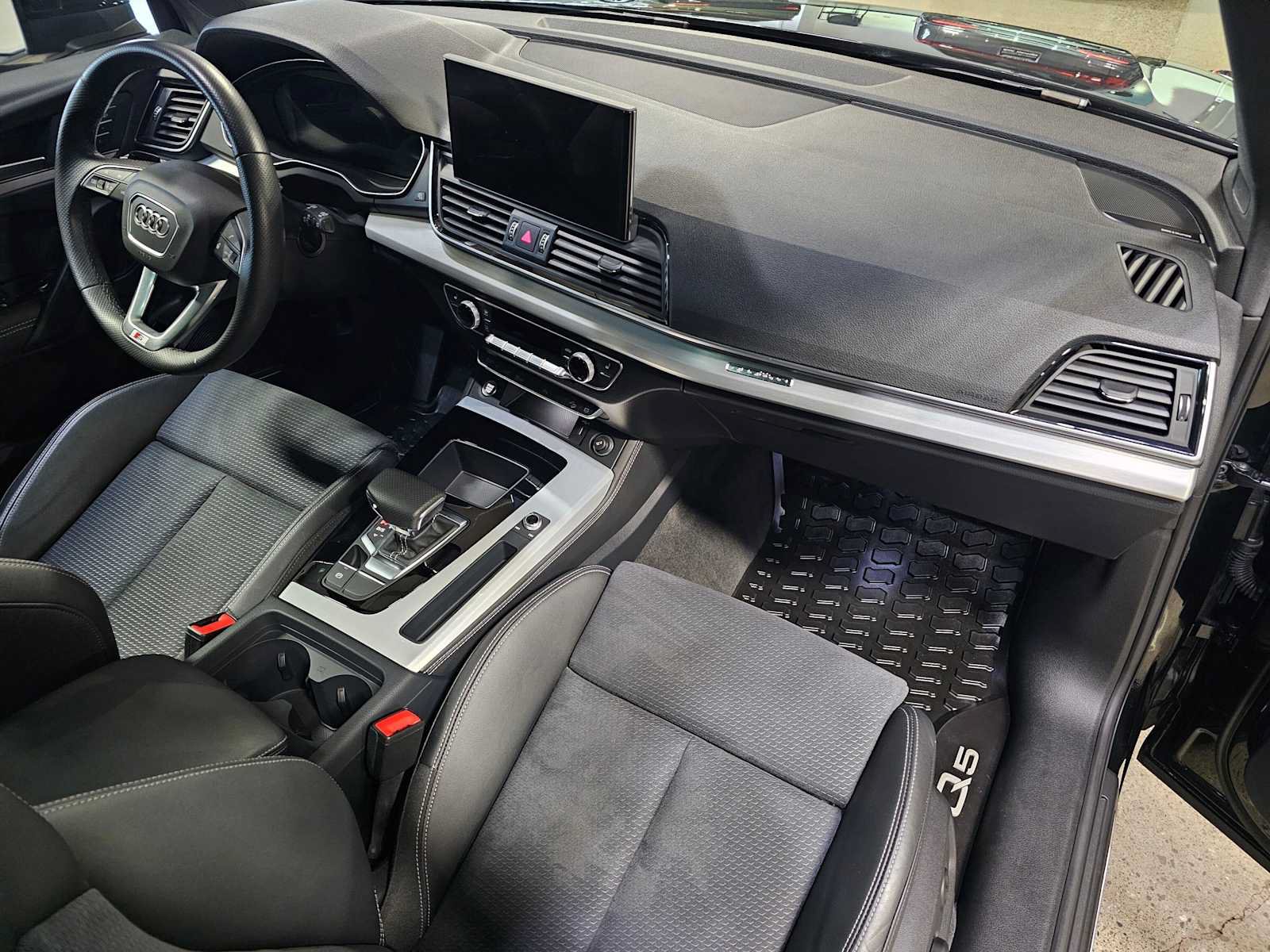 Used 2024 Audi Q5 e Premium Plus AWD/4WD image 11