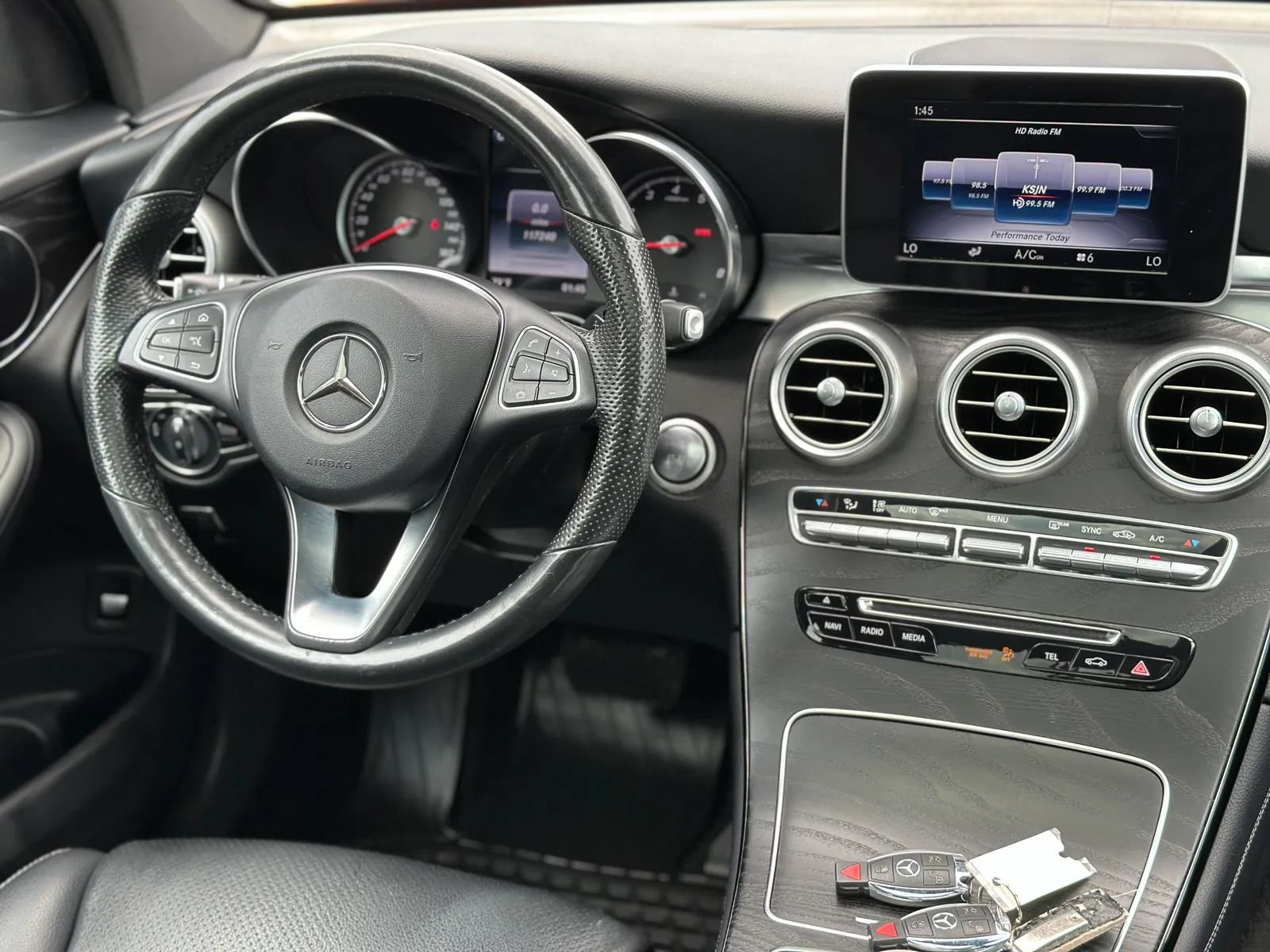 Used 2018 Mercedes-Benz GLC 300 4MATIC w/ Premium Package image 25