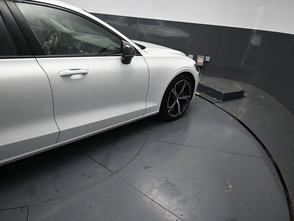 Used 2024 Volvo S60 B5 Core image 24