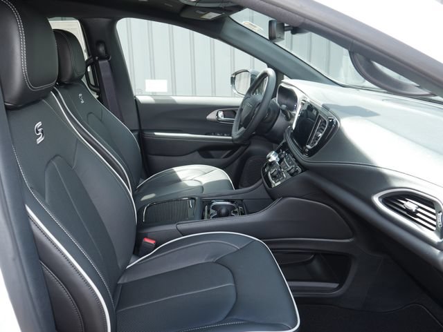 New 2027 Chrysler Pacifica Limited w/ S Appearance Package AWD/4WD image 29