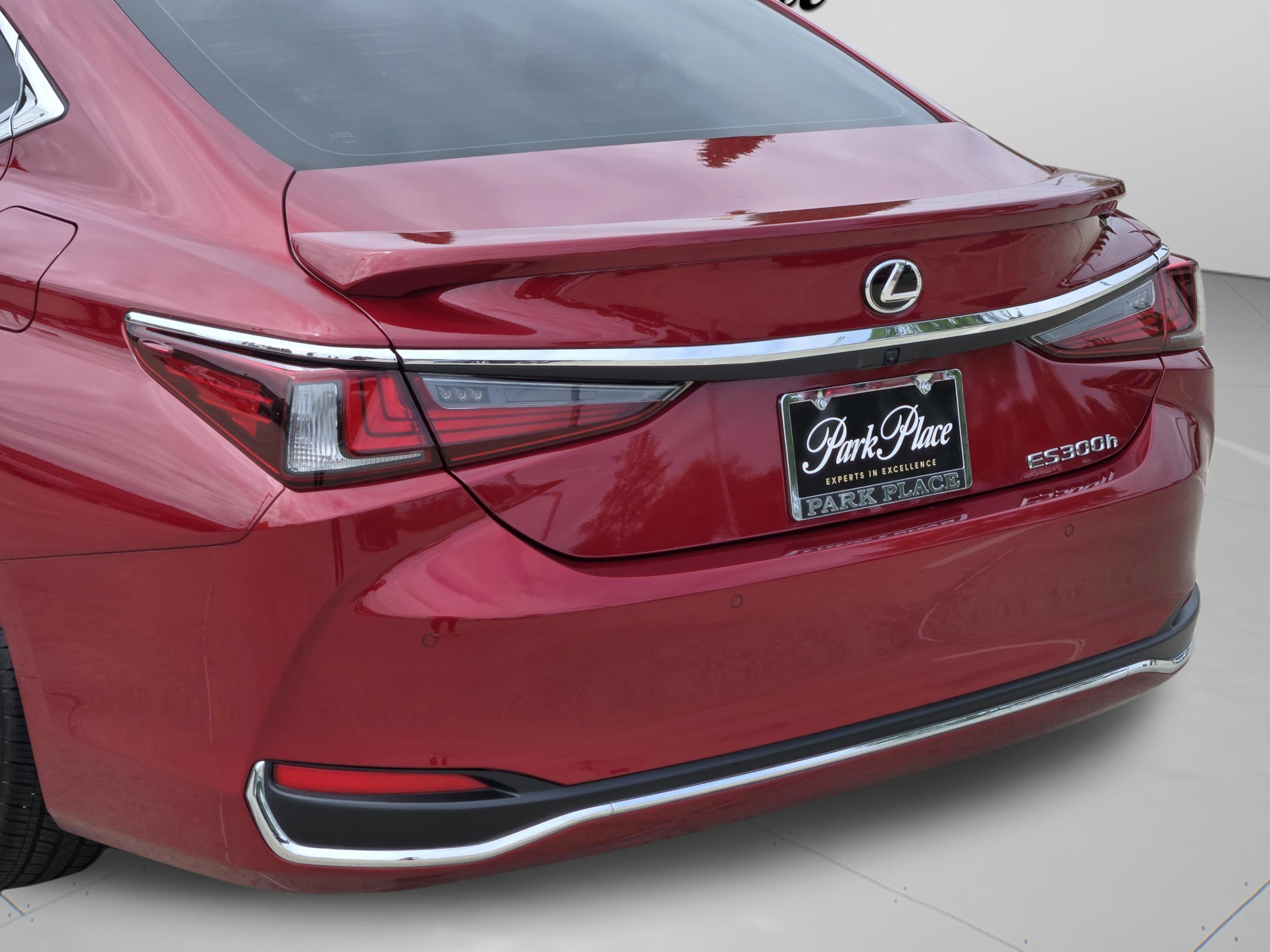 Used 2025 Lexus ES 300h w/ Premium Package FWD image 40
