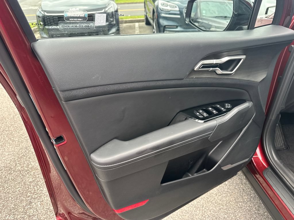 Certified 2025 Kia Sportage X-Line w/ Premium Package AWD/4WD image 10