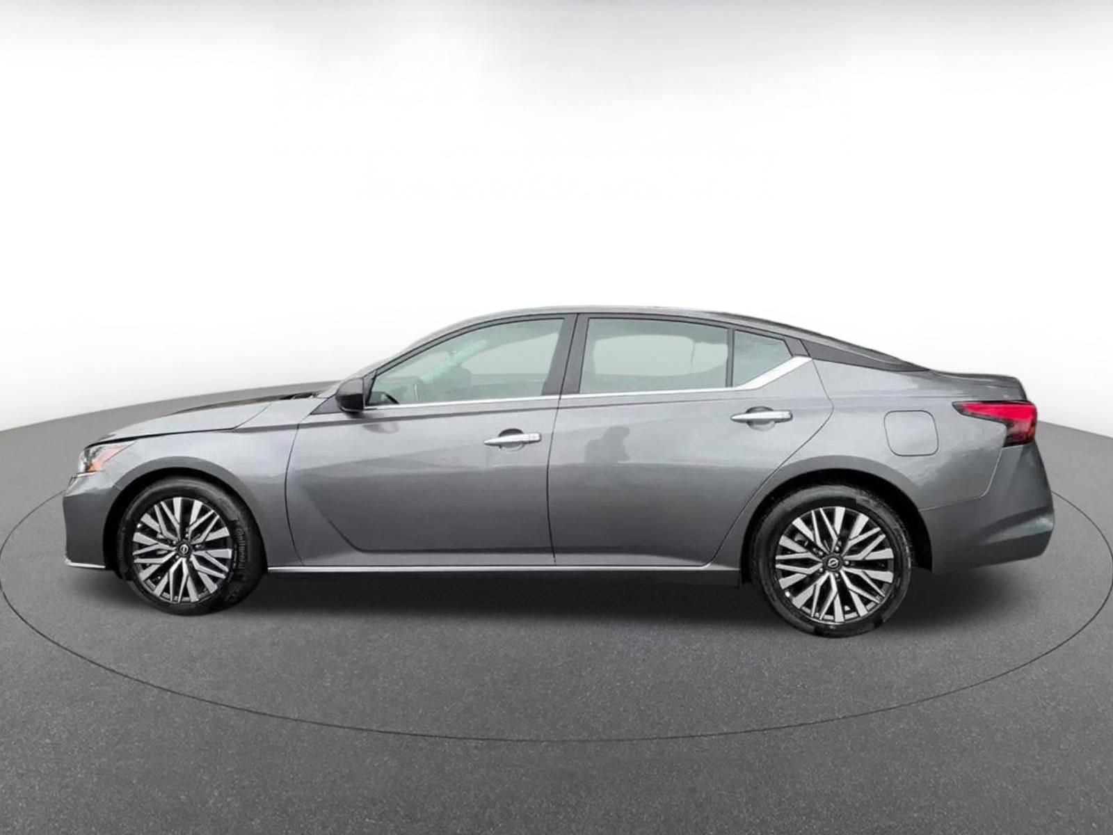 Used 2025 Nissan Altima 2.5 SV FWD image 8