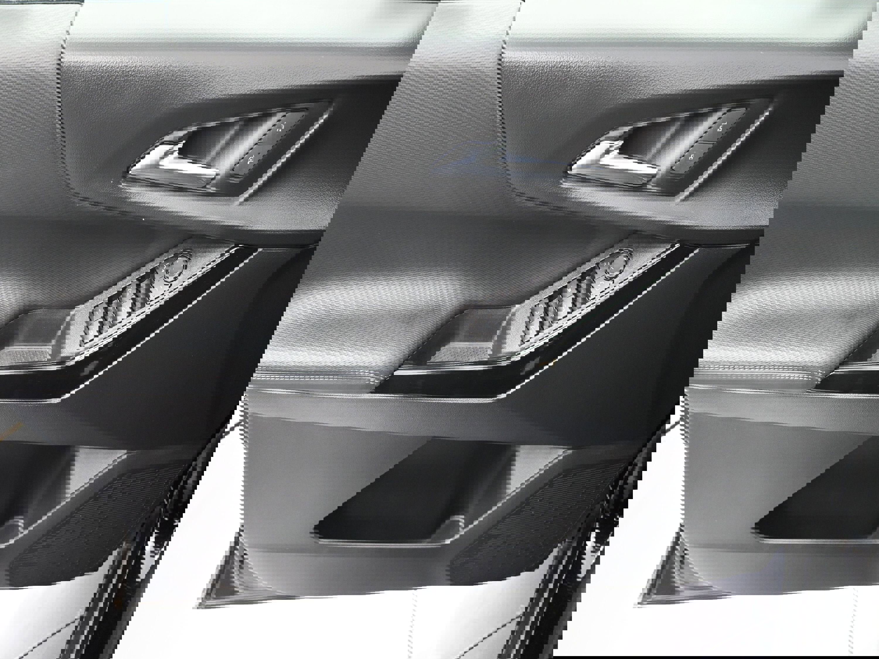 Used 2025 Chevrolet Equinox LT w/ Safety and Technology Package image 23