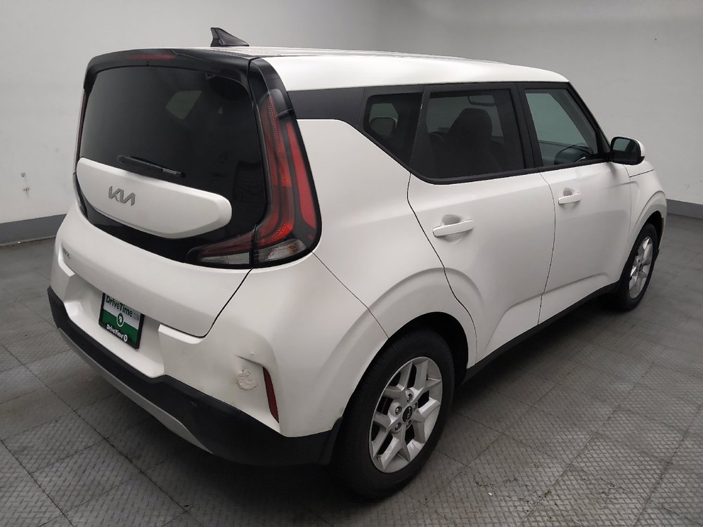 Used 2025 Kia Soul LX w/ LX Technology Package FWD image 9
