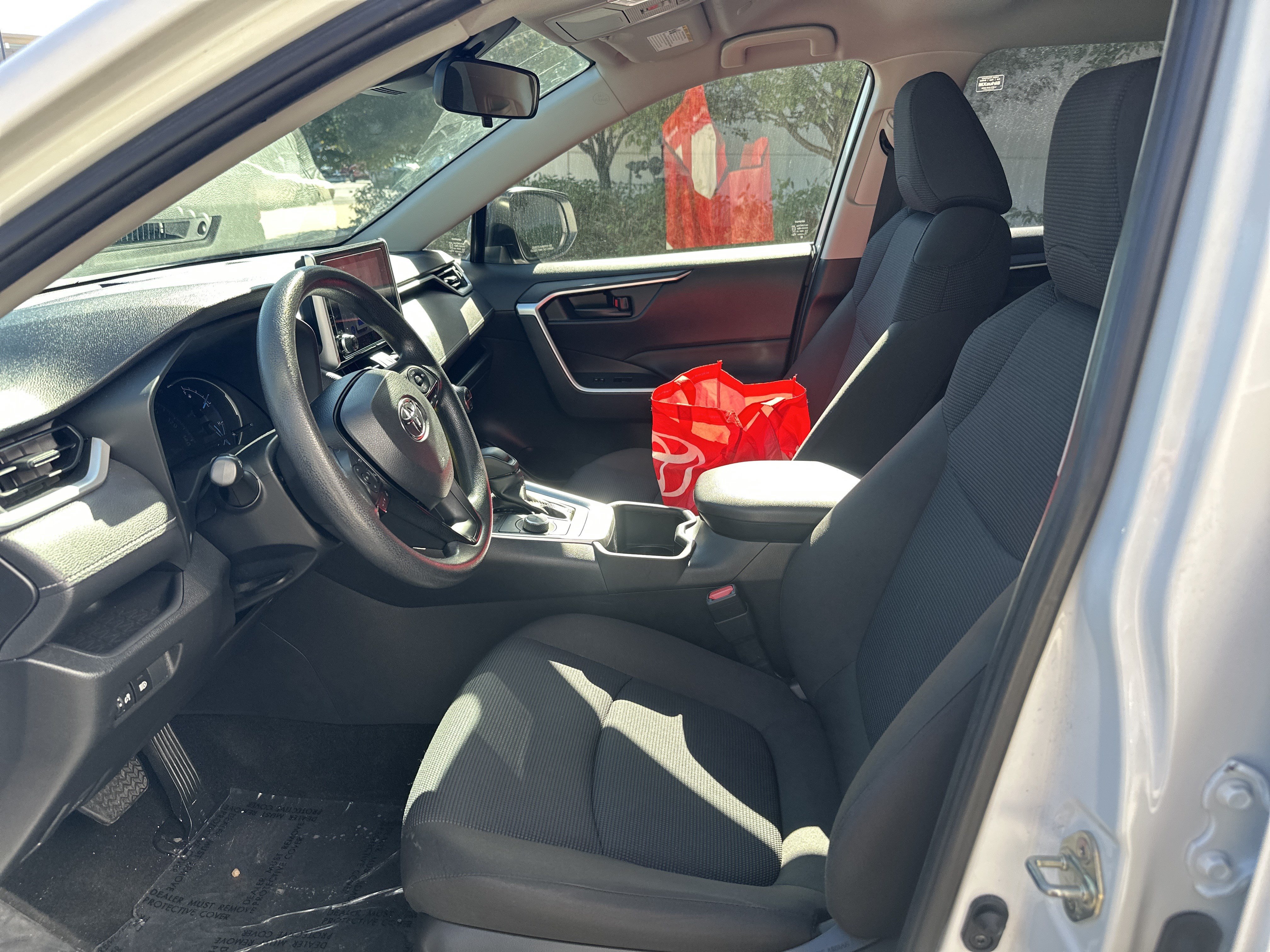 Used 2024 Toyota RAV4 LE AWD/4WD image 15