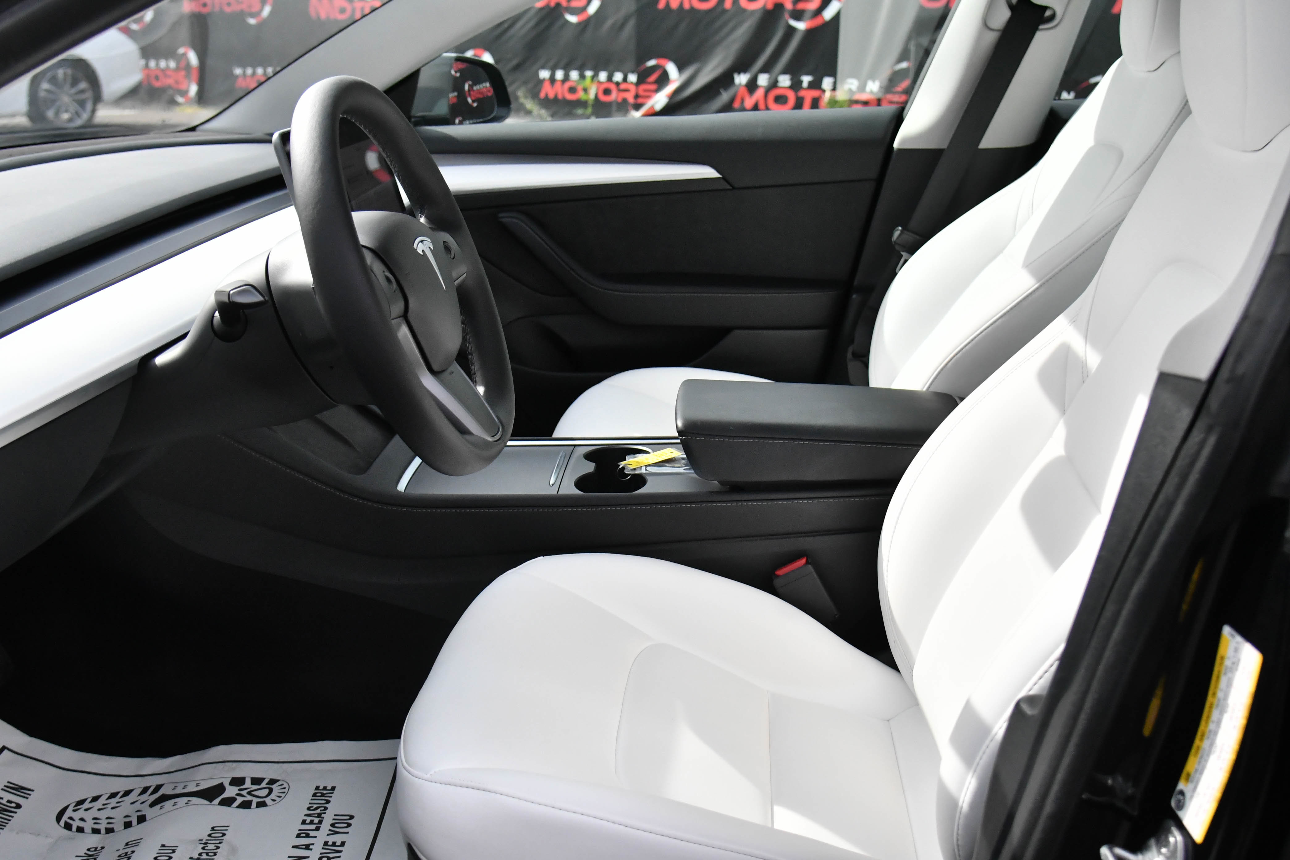 Used 2023 Tesla Model 3 Standard Range image 17