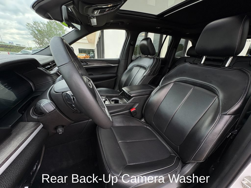 Used 2024 Jeep Grand Cherokee Limited w/ Luxury Tech Group II AWD/4WD image 13