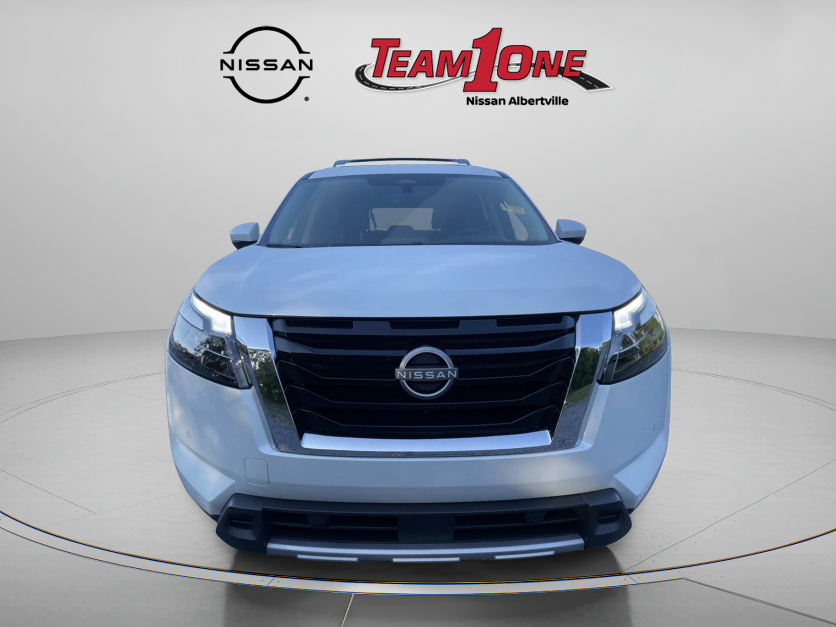 Used 2025 Nissan Pathfinder Platinum w/ Cargo Package FWD image 2
