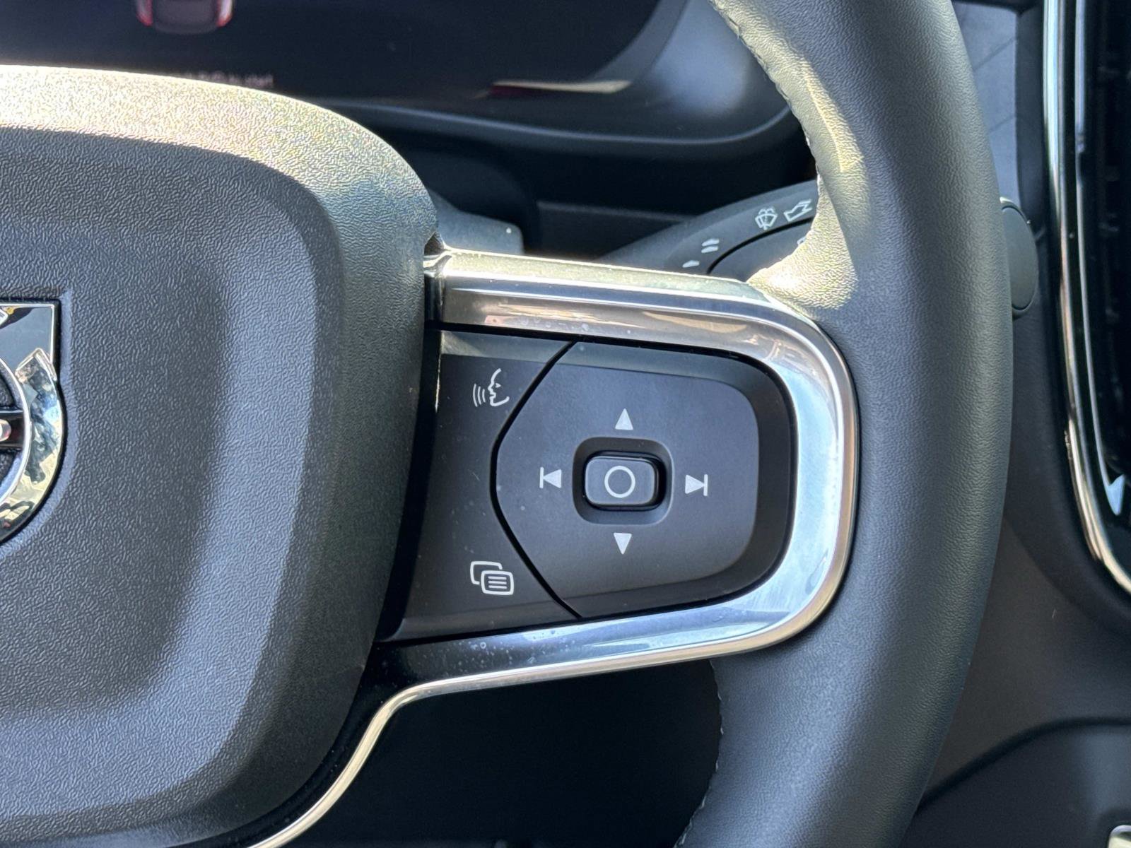 Used 2024 Volvo C40 P8 Recharge Ultimate image 8