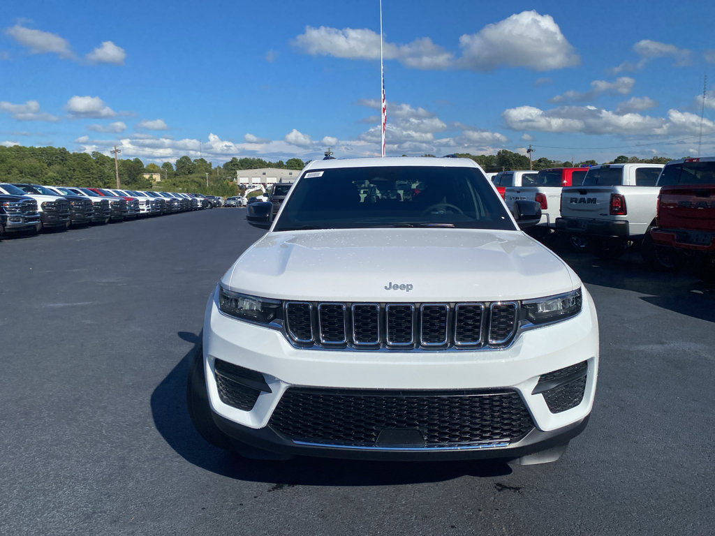 New 2027 Jeep Grand Cherokee Laredo X AWD/4WD image 2