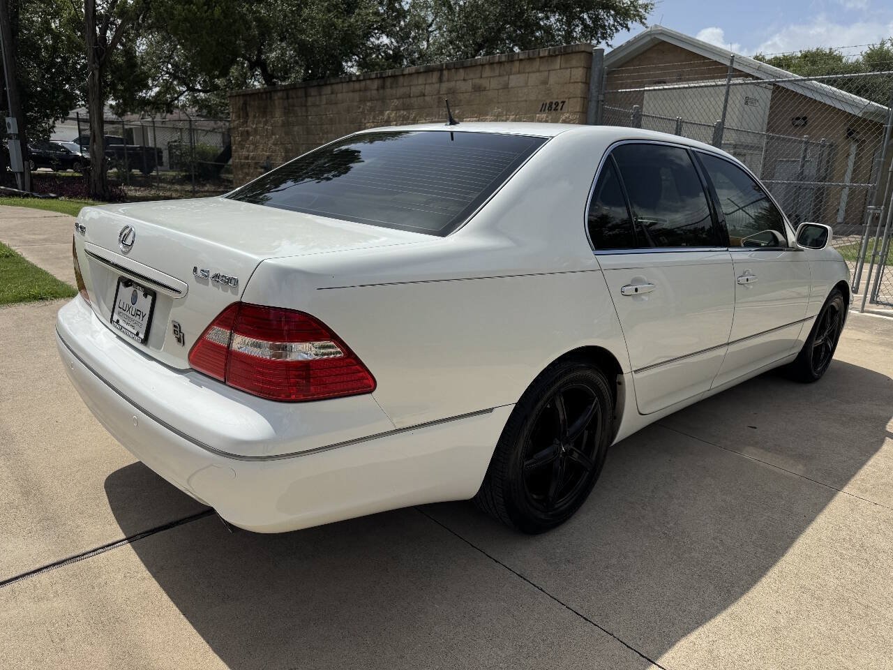 Used 2004 Lexus LS 430 RWD image 12