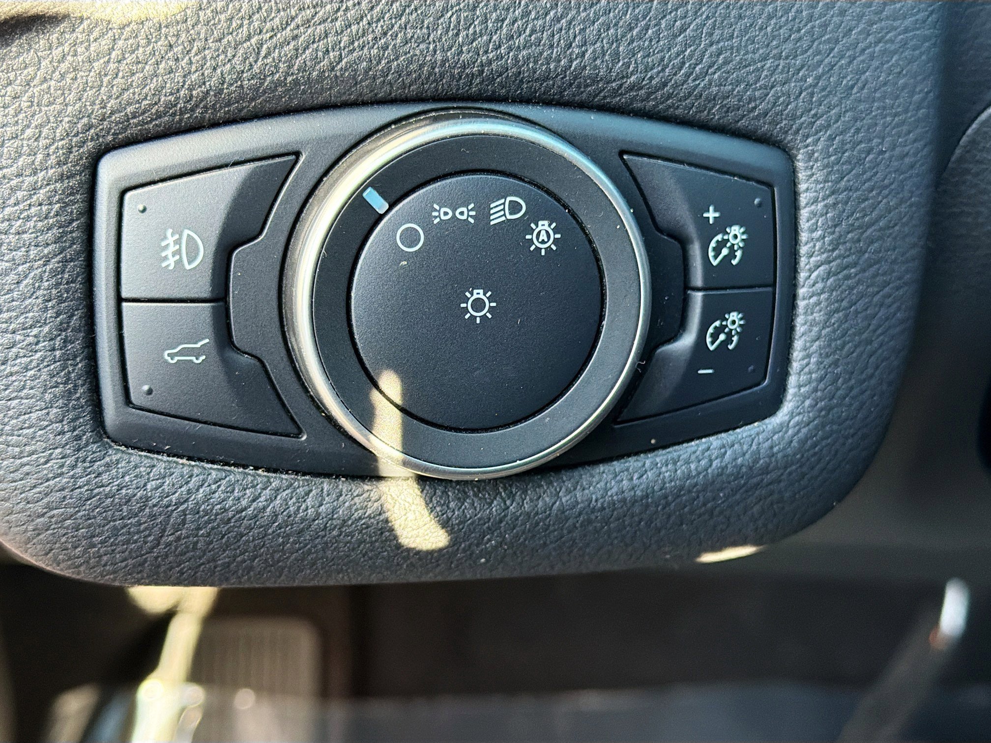 Used 2019 Ford Escape SEL image 33