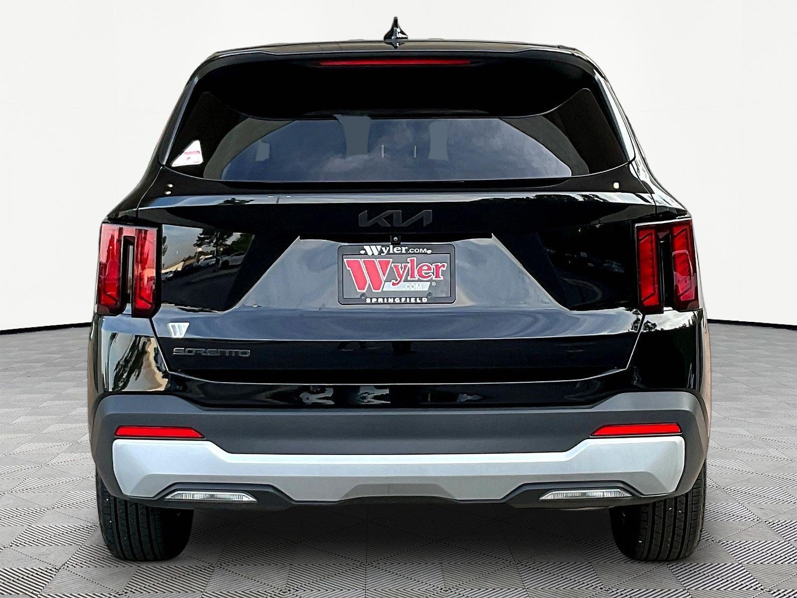 Used 2025 Kia Sorento LX FWD image 5
