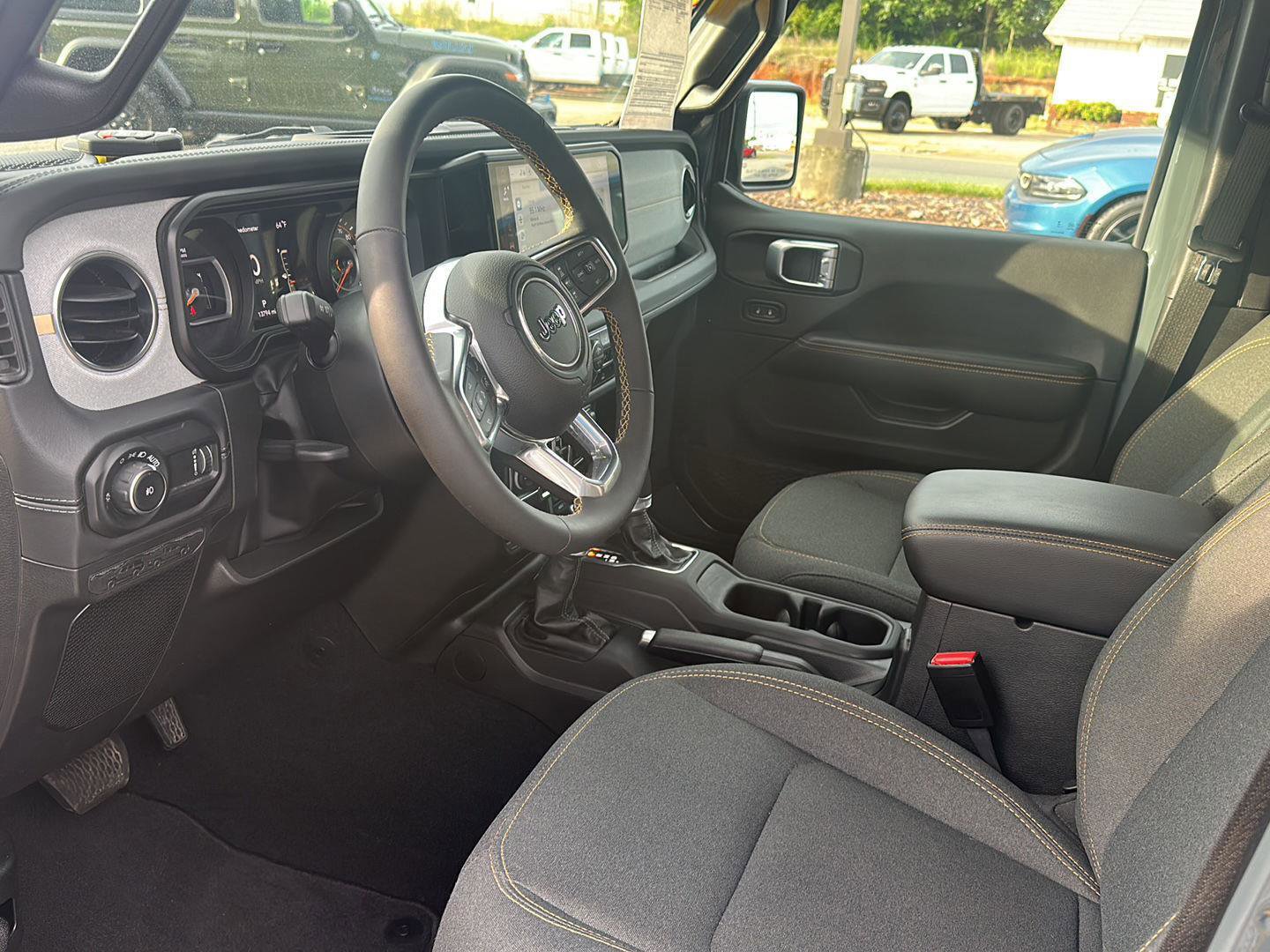 Used 2024 Jeep Wrangler Sahara image 11