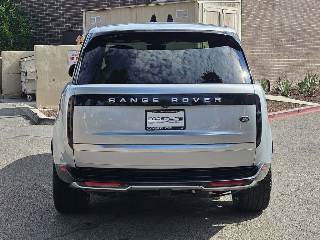 Used 2023 Land Rover Range Rover Autobiography image 3