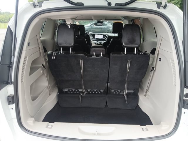 Used 2023 Chrysler Pacifica Touring-L FWD image 24