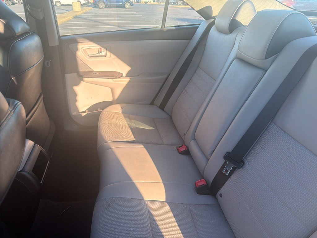 Used 2017 Toyota Camry SE FWD image 7