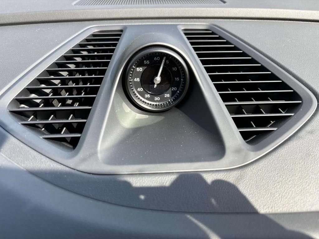 Used 2025 Porsche Macan Electric RWD image 37
