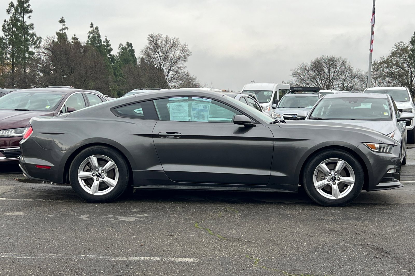 Used 2015 Ford Mustang Coupe image 3