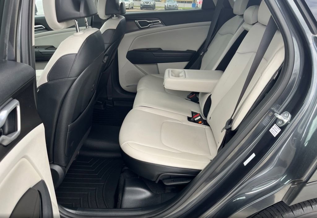 Used 2024 Kia Sportage EX image 7