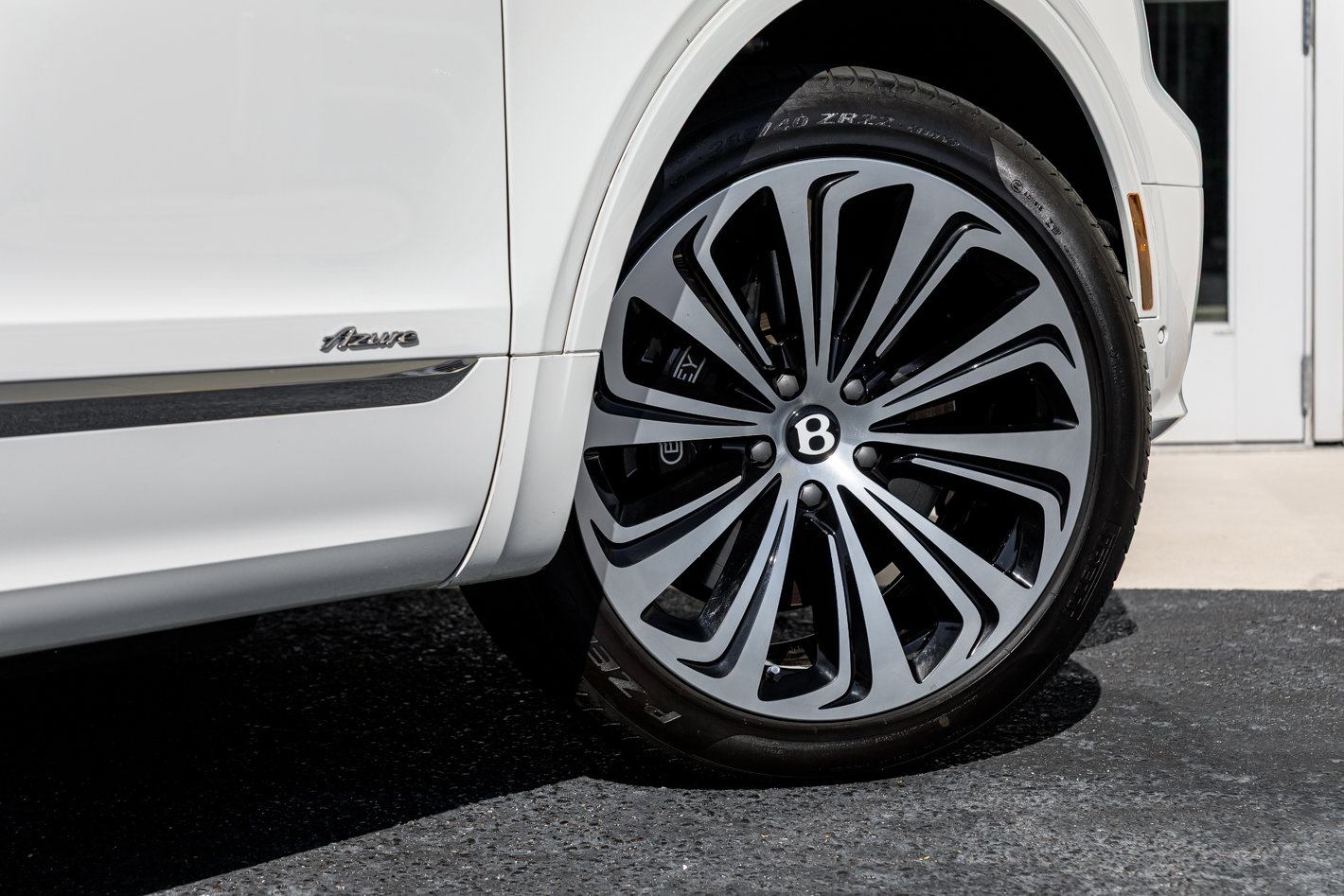 Used 2023 Bentley Bentayga AWD/4WD image 19