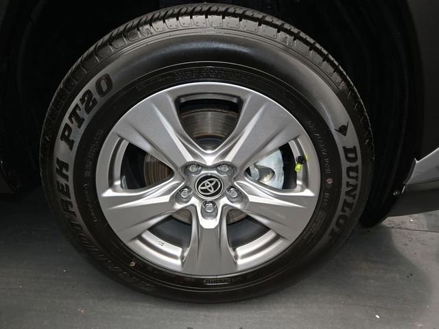 Used 2025 Toyota RAV4 LE image 17