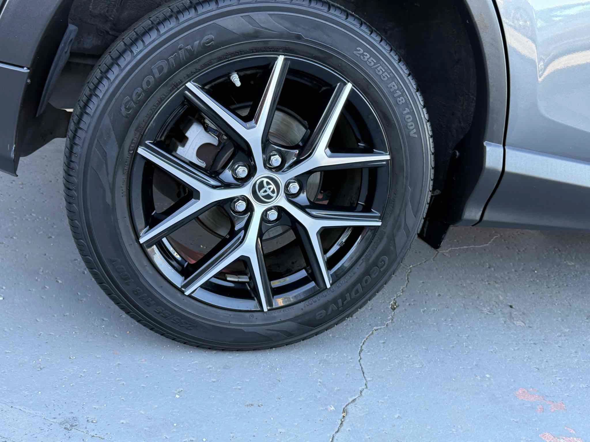 Used 2018 Toyota RAV4 SE w/ All Weather Liner Package FWD image 44
