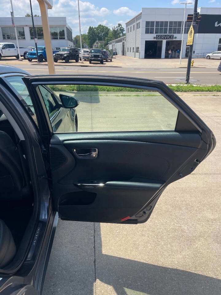 Used 2013 Toyota Avalon Limited image 27