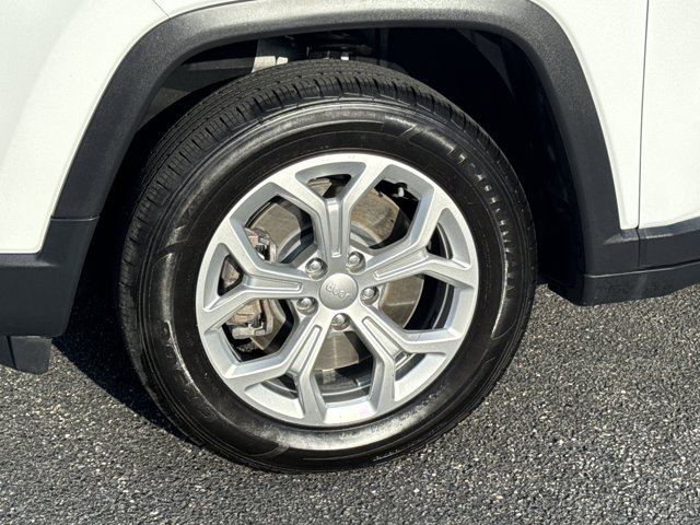 Used 2024 Jeep Compass Latitude AWD/4WD image 14
