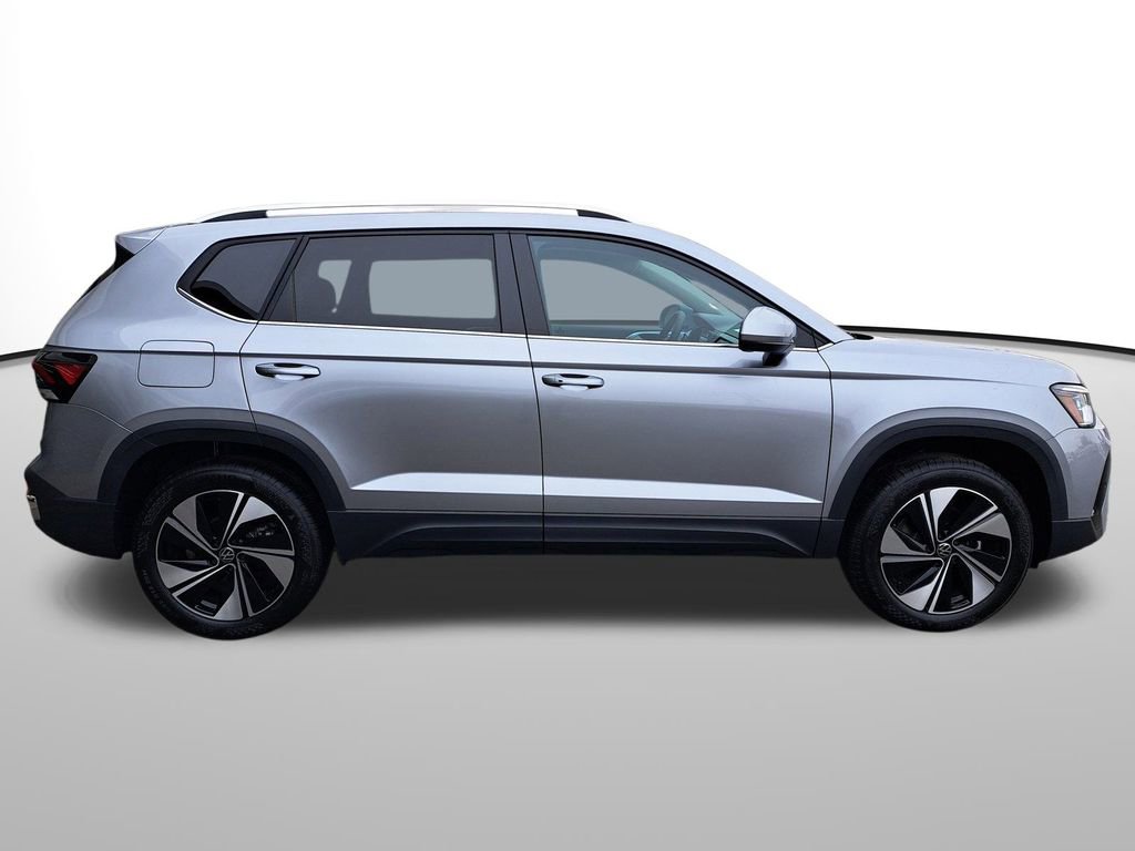 New 2025 Volkswagen Taos SE image 4