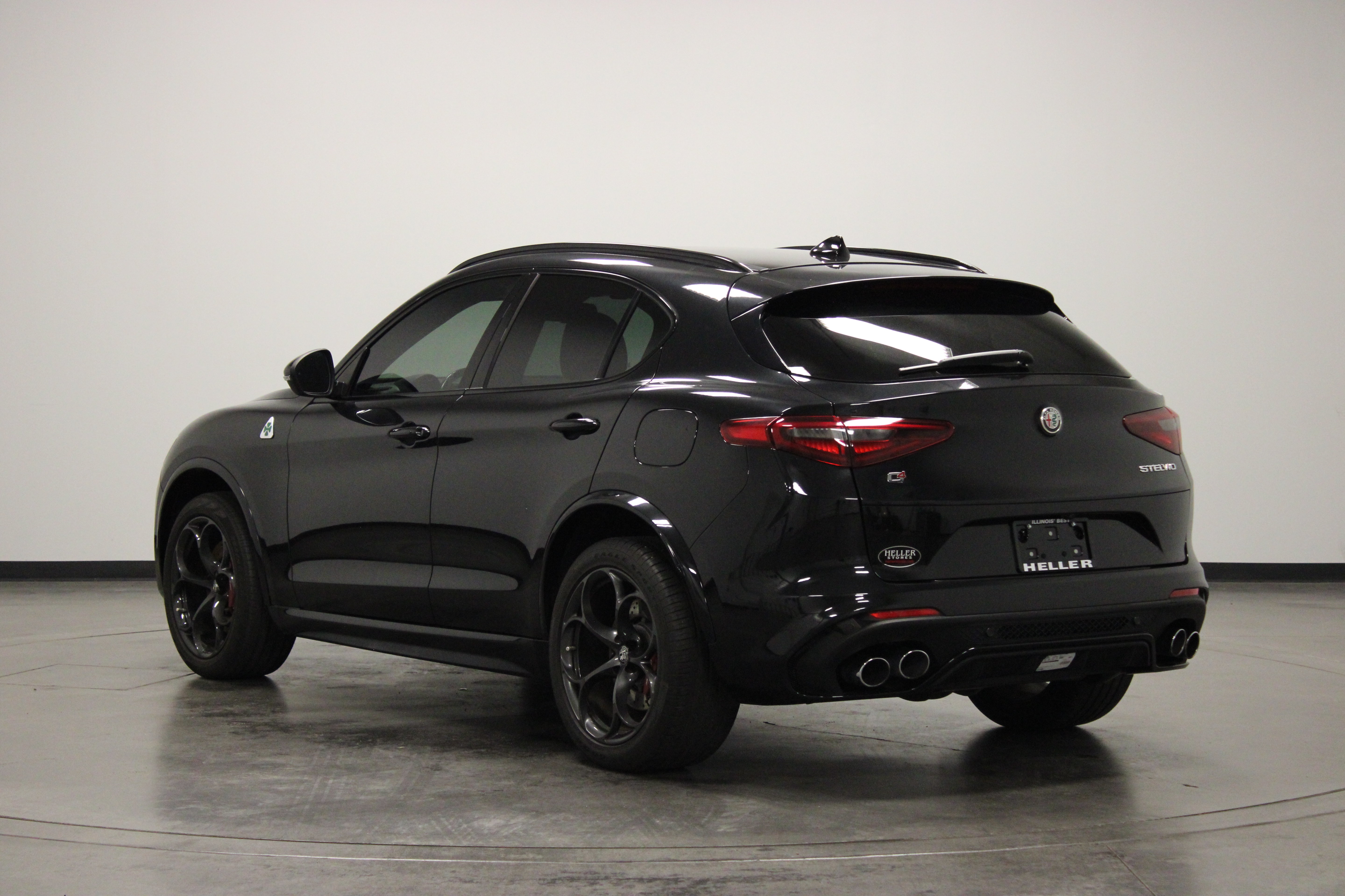 Used 2022 Alfa Romeo Stelvio Quadrifoglio w/ Active Assist Plus Package AWD/4WD image 6