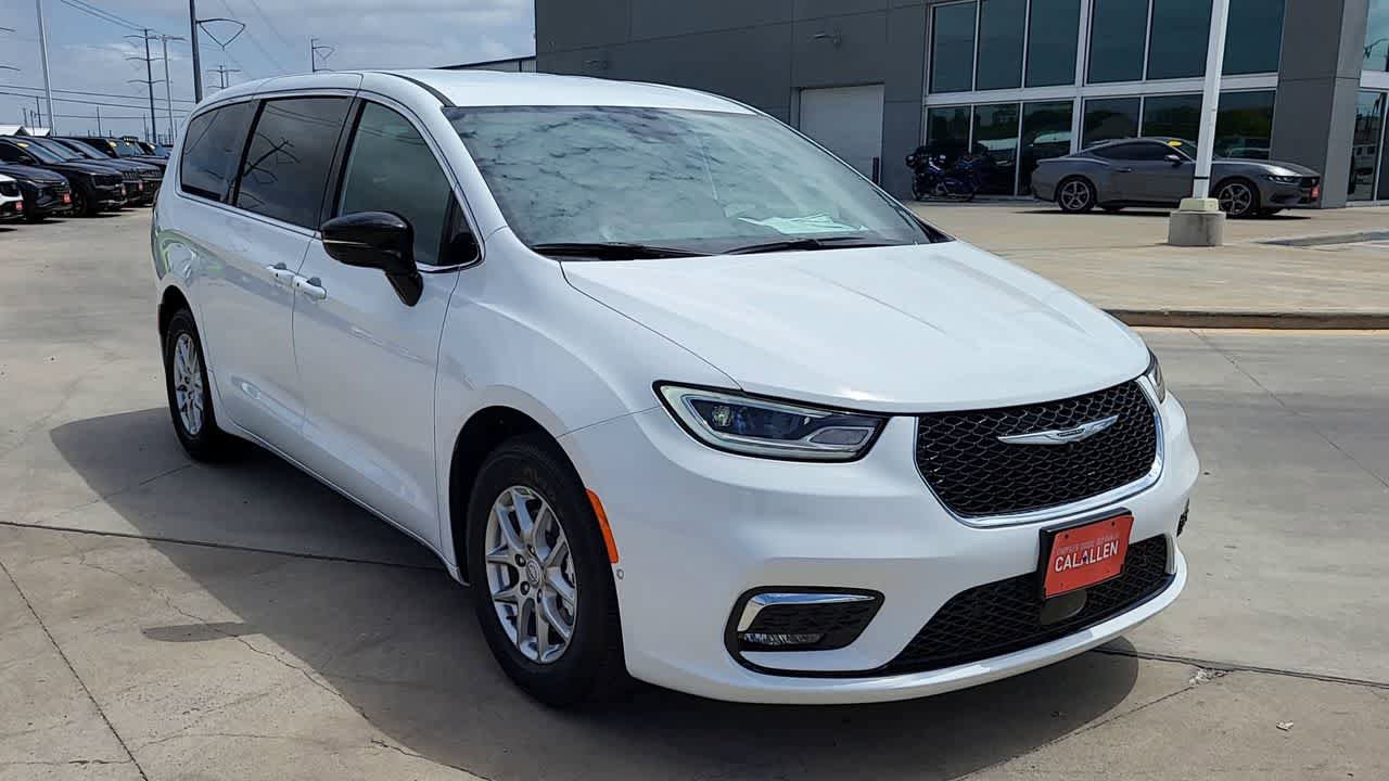 New 2026 Chrysler Pacifica Select FWD image 2