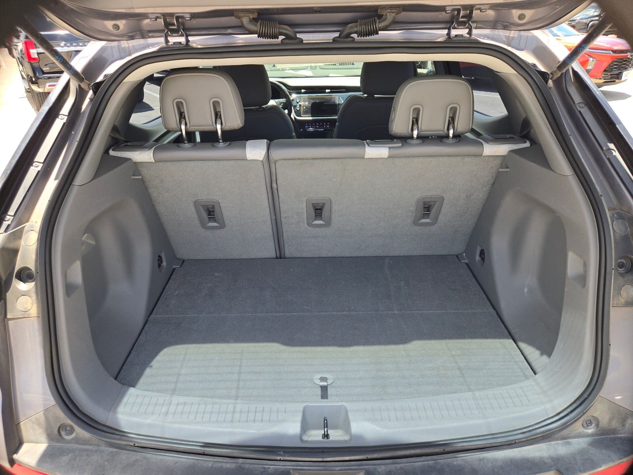 Used 2022 Chevrolet Bolt EUV Premier FWD image 21