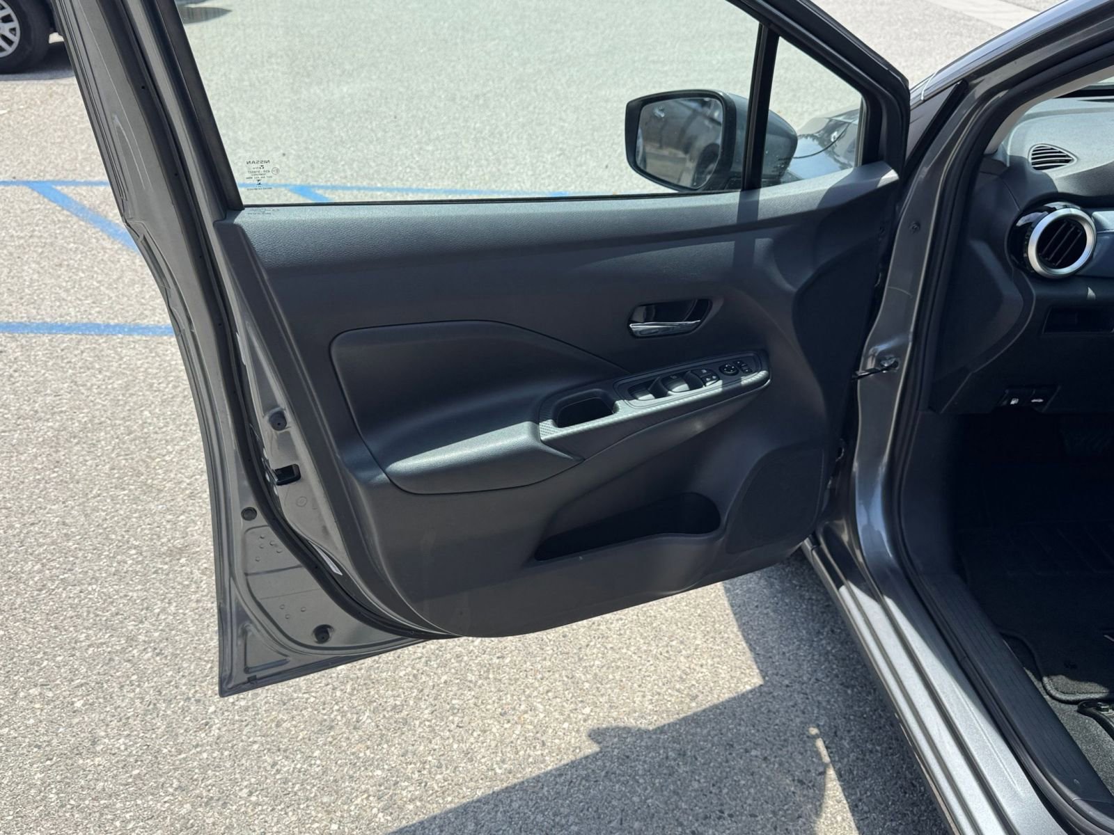 Used 2025 Nissan Versa SV FWD image 18