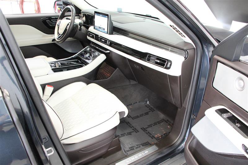 Used 2023 Lincoln Aviator Black Label w/ Class IV Trailer Tow Package image 15