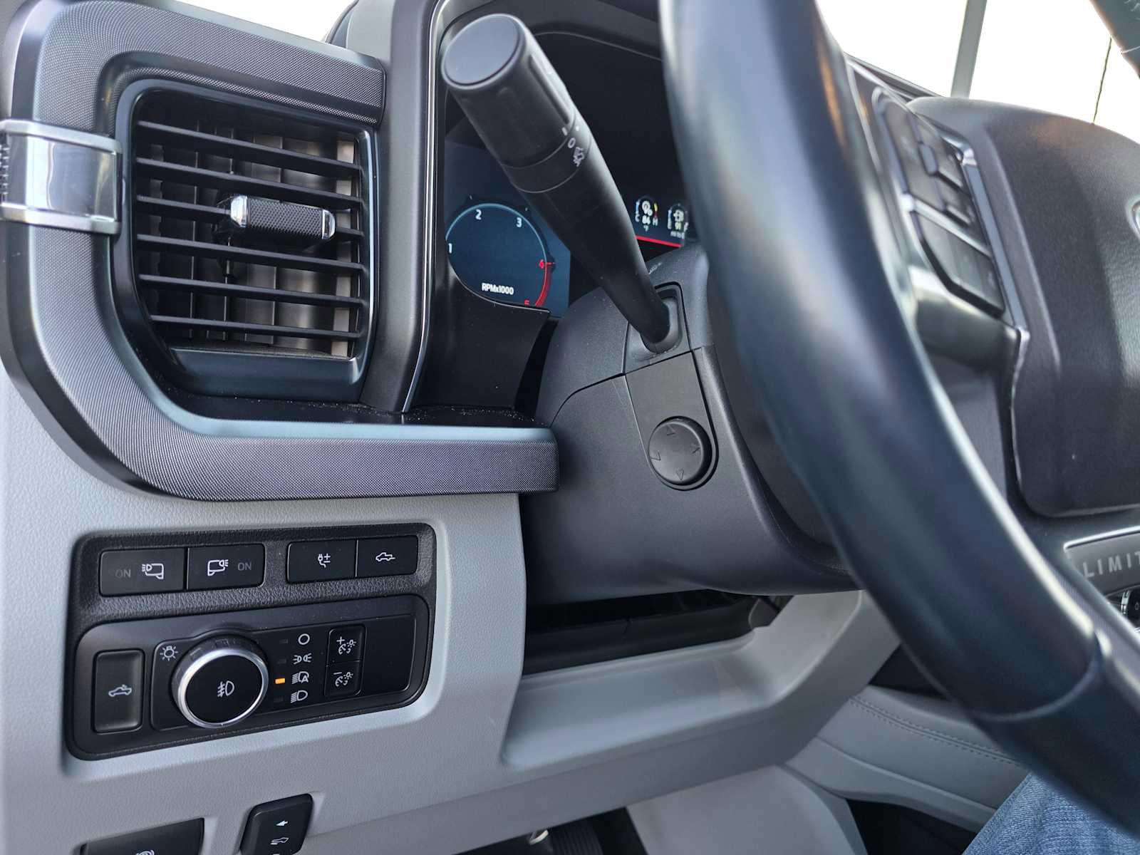 Used 2024 Ford F350 Limited w/ FX4 Off-Road Package image 26