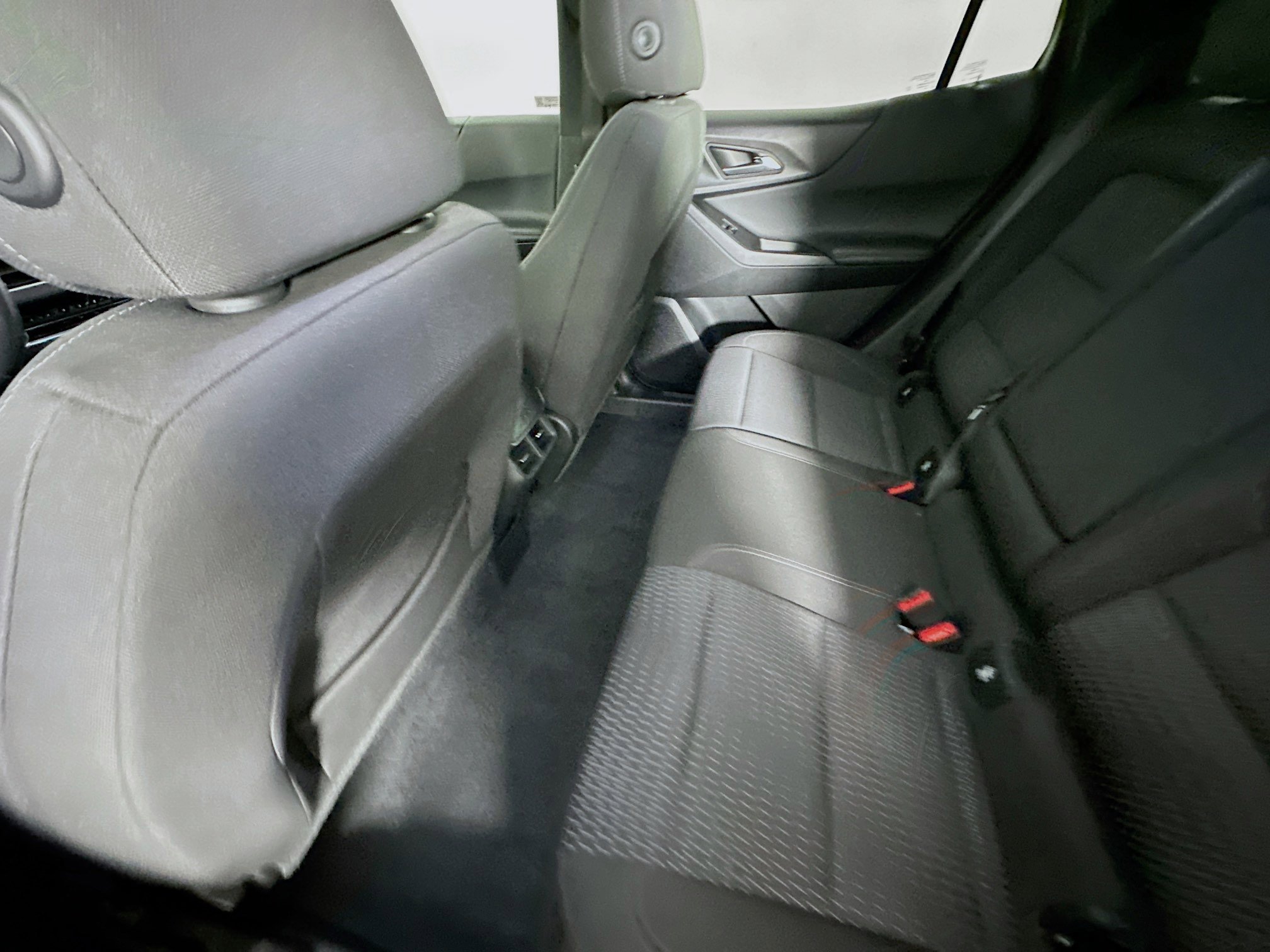 Used 2025 Chevrolet Equinox LT image 28