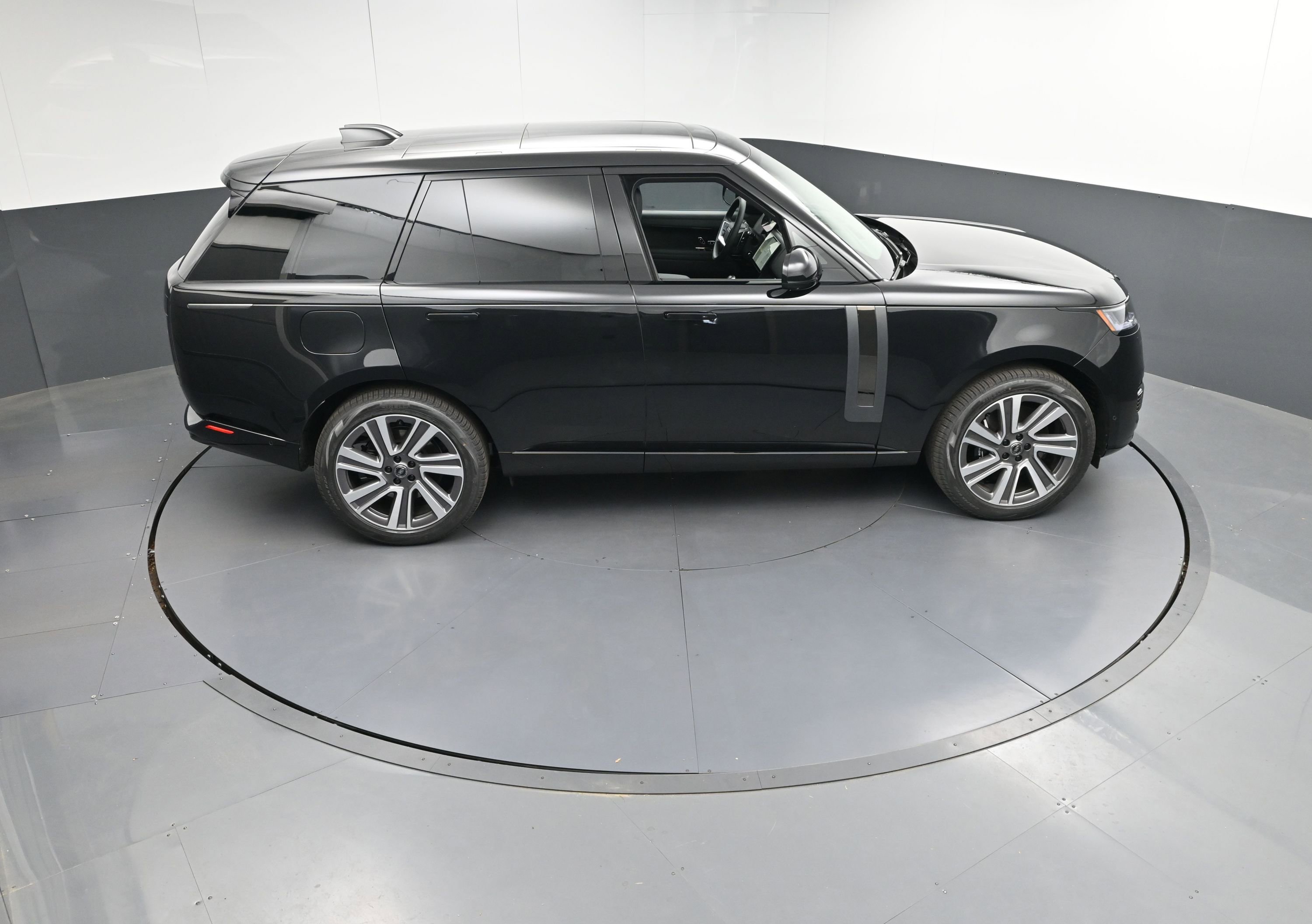 New 2025 Land Rover Range Rover SV image 37