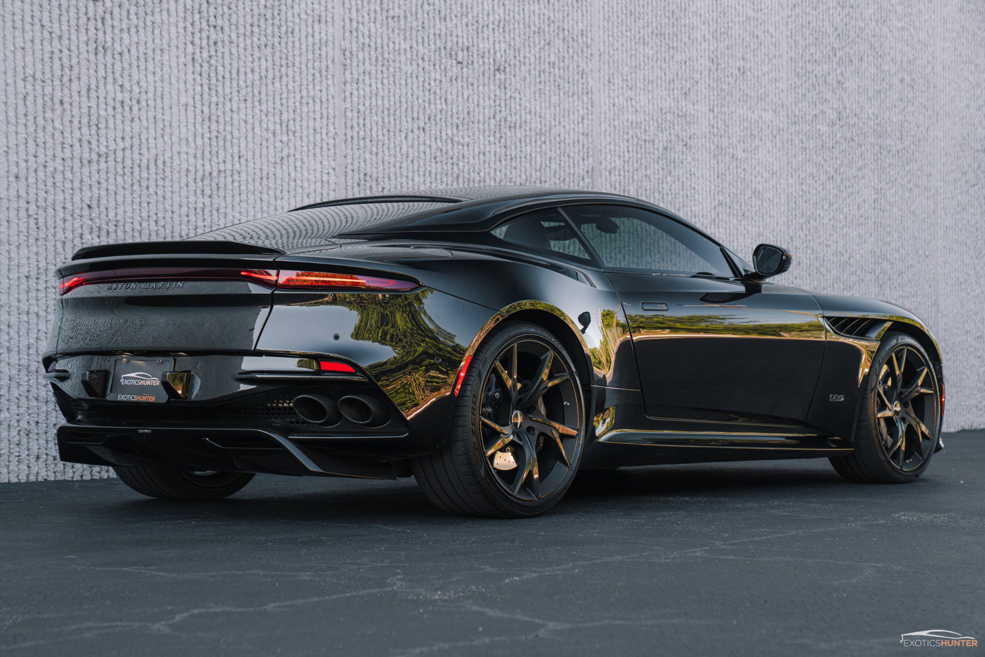 Used 2019 Aston Martin DBS Superleggera RWD image 8