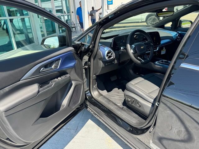 New 2025 Chevrolet Equinox EV LT w/ Convenience Package II image 10