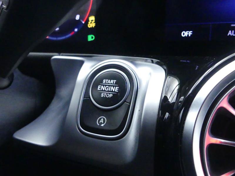 Used 2022 Mercedes-Benz GLB 250 4MATIC w/ Premium Package Lite image 17